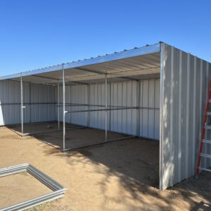 Loafing Shed with half plywood dividers